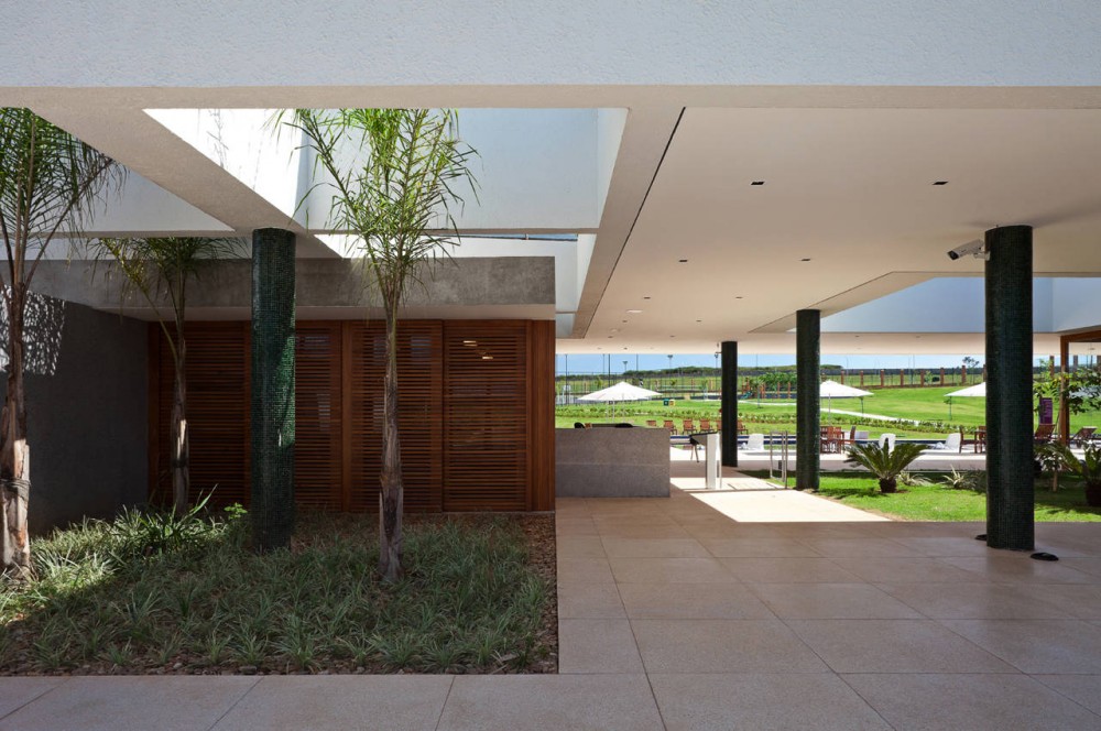 Alphaville Brasilia Club House / DOMO Arquitetos