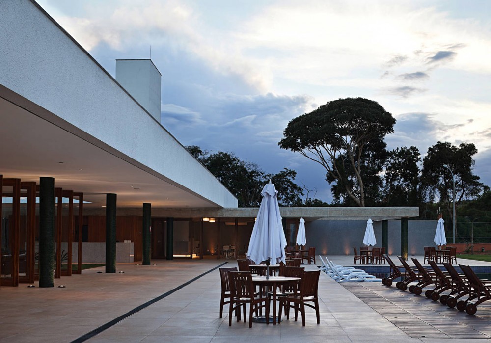 Alphaville Brasilia Club House / DOMO Arquitetos