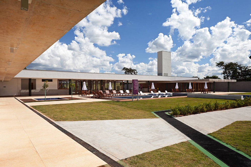 Alphaville Brasilia Club House / DOMO Arquitetos