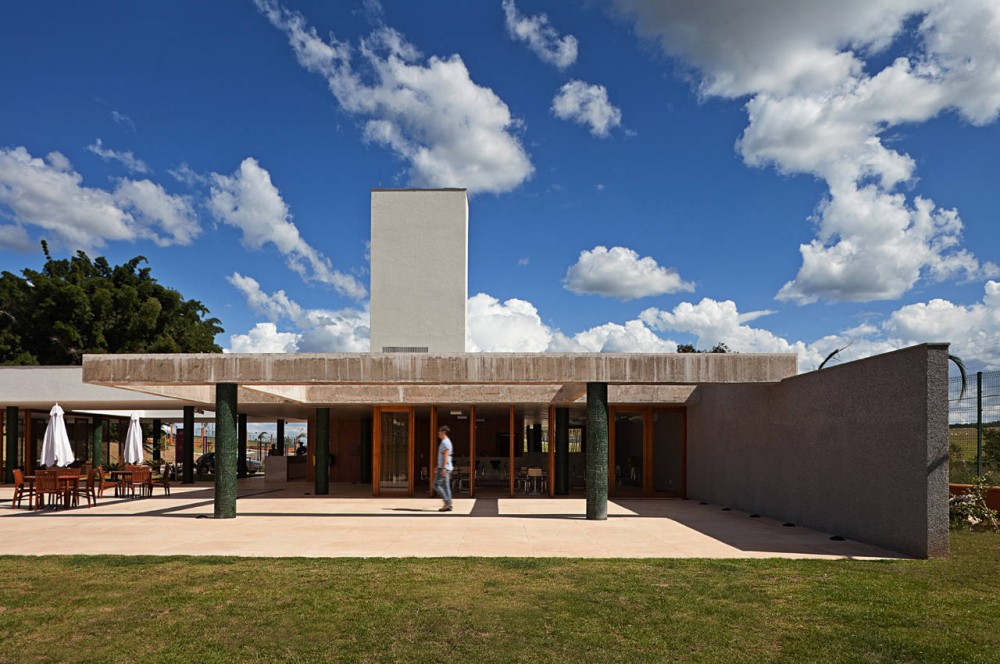 Alphaville Brasilia Club House / DOMO Arquitetos