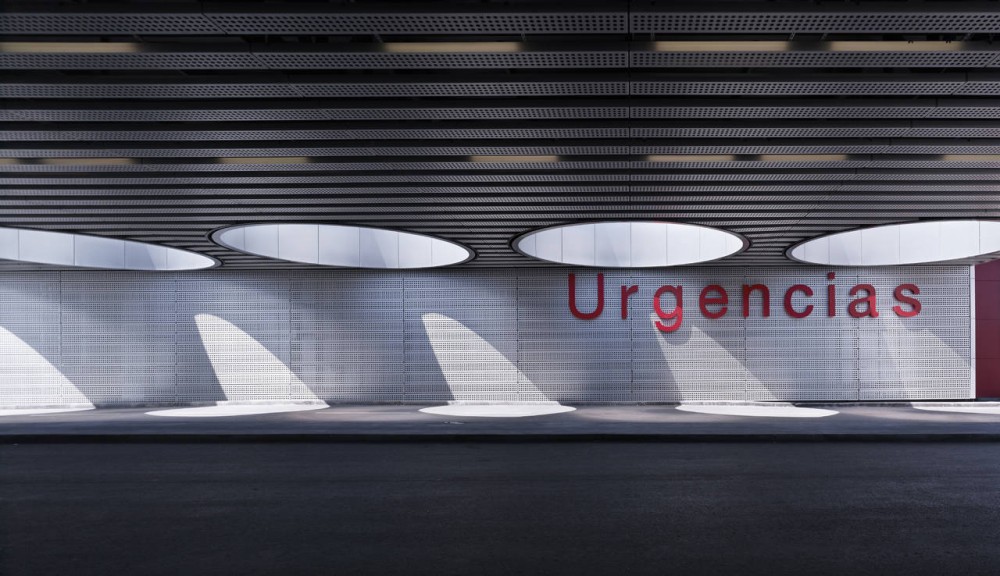 Rey Juan Carlos Hospital / Rafael De La-Hoz