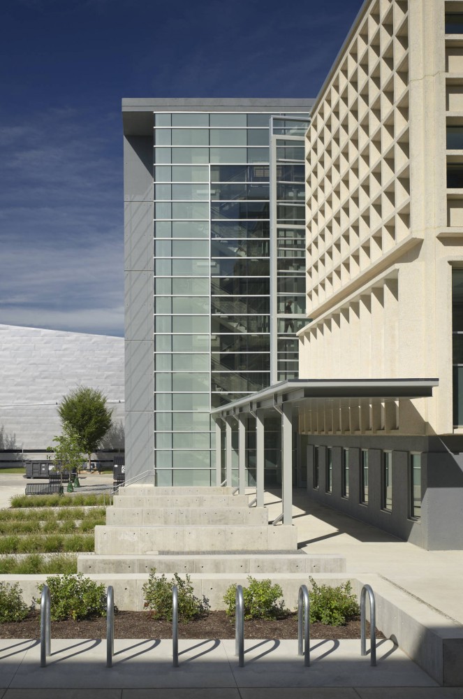Cunz Hall / JBAD