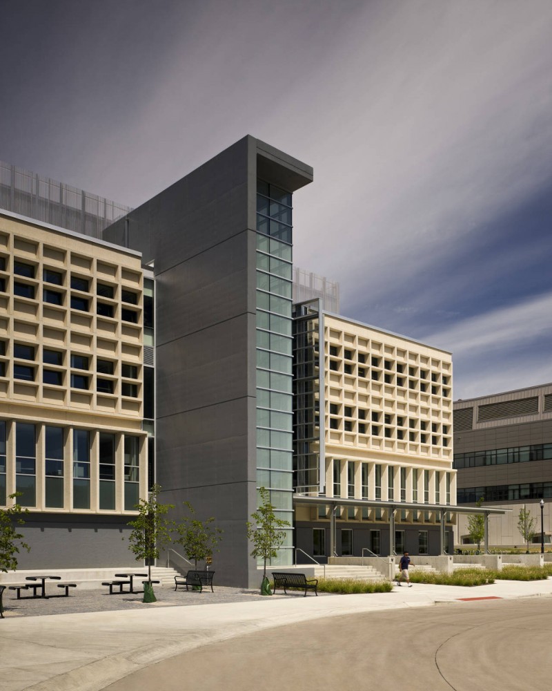 Cunz Hall / JBAD