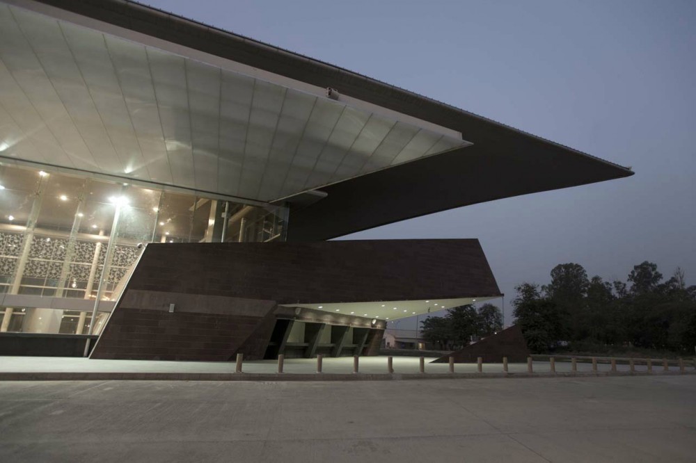 New Terminal at Lucknow Airport / S. Ghosh & Associates