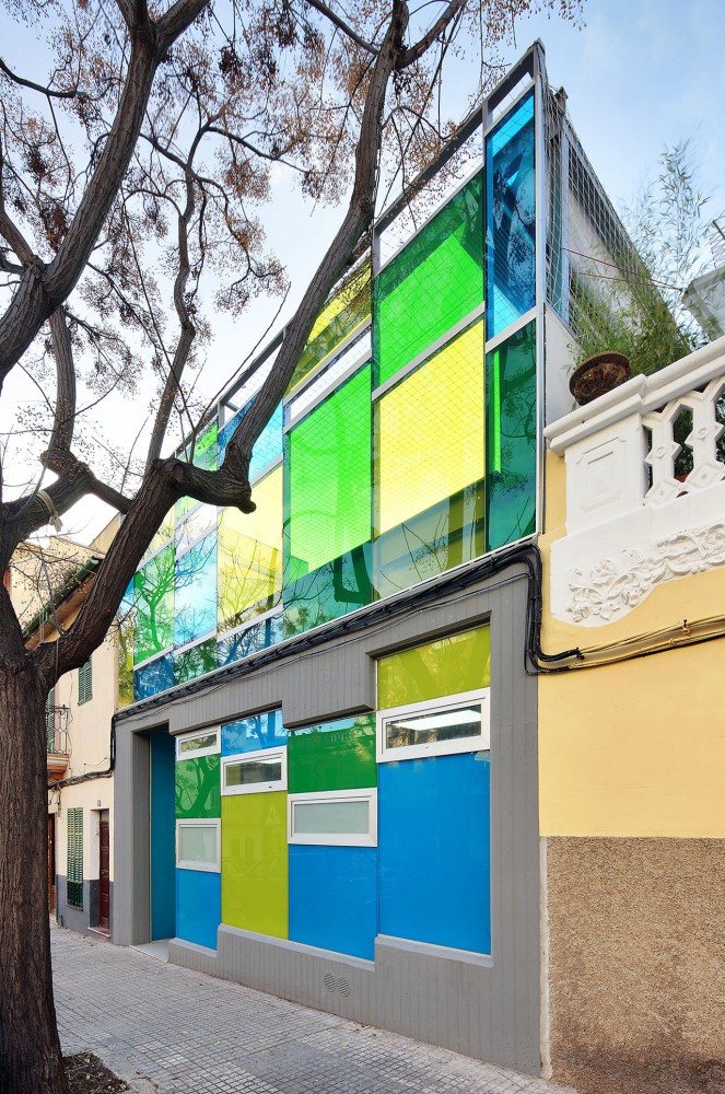 Chromatic Play / Juana Canet Arquitectos