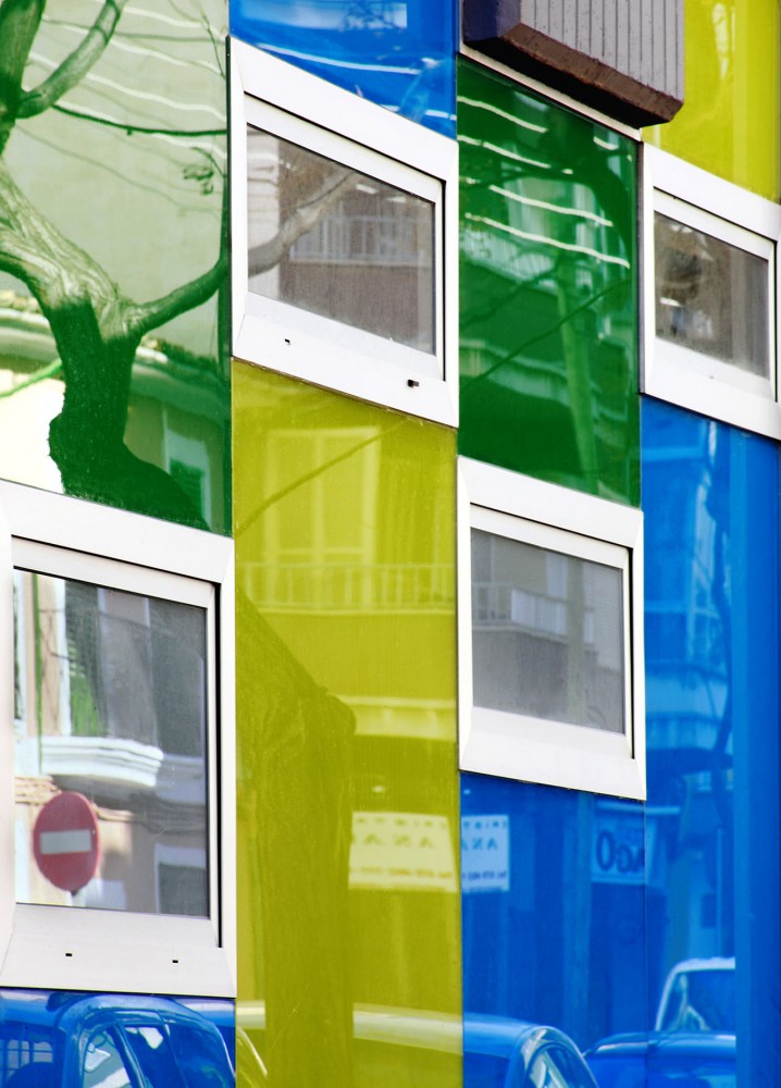 Chromatic Play / Juana Canet Arquitectos