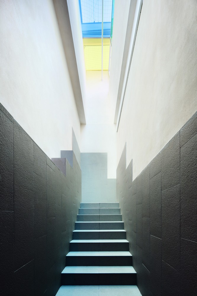 Chromatic Play / Juana Canet Arquitectos