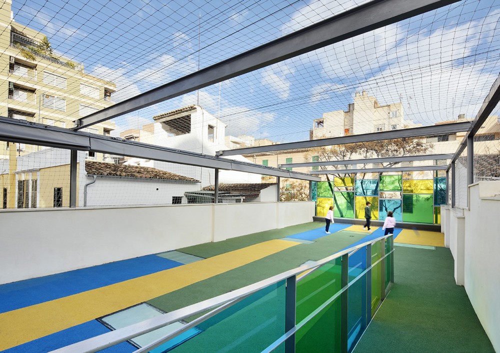 Chromatic Play / Juana Canet Arquitectos