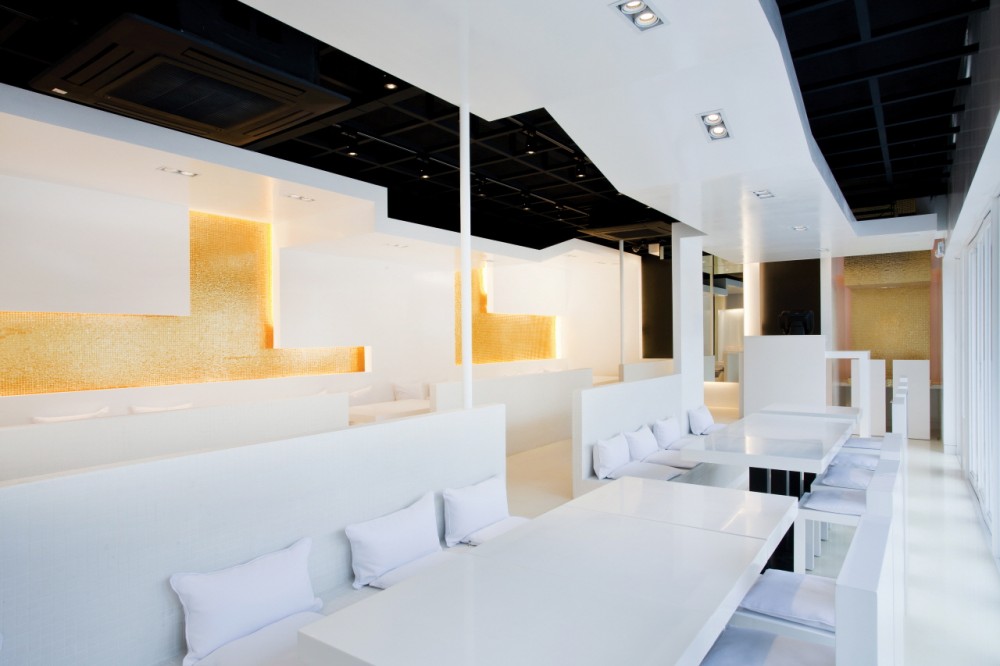 Restaurant La Ville de Pins / BANG by MIN
