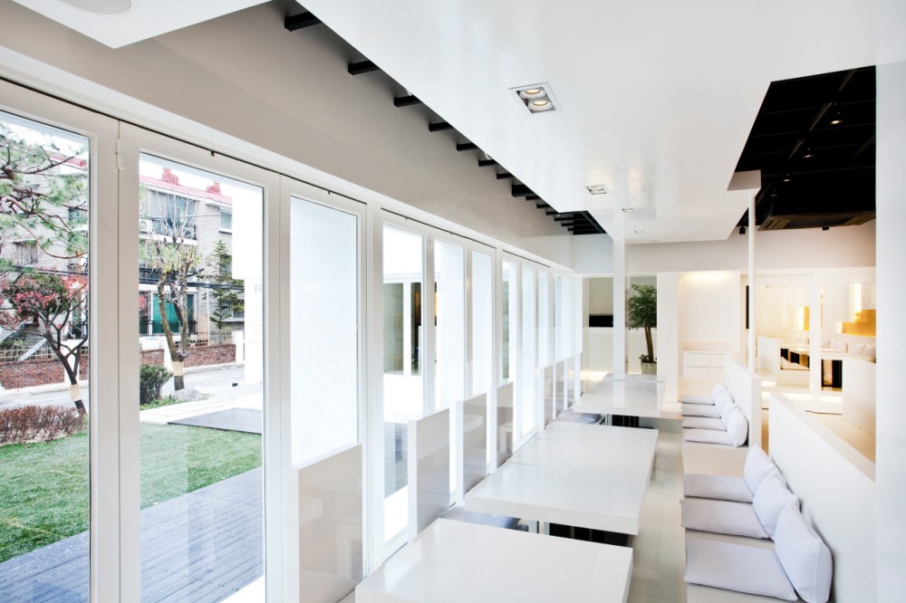 Restaurant La Ville de Pins / BANG by MIN