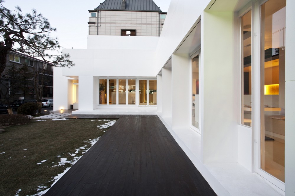 Restaurant La Ville de Pins / BANG by MIN