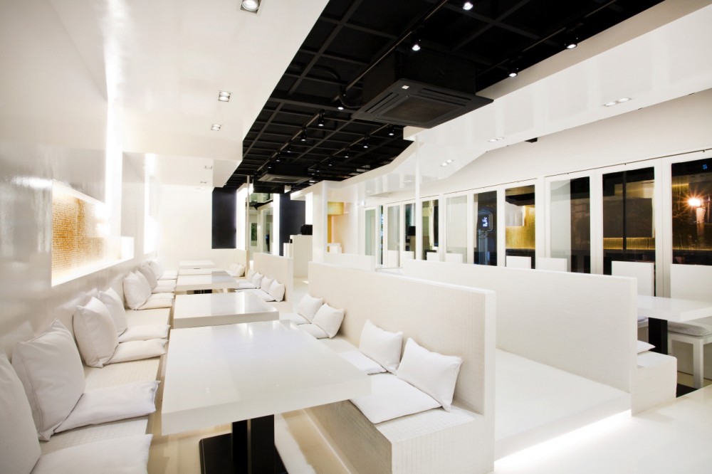 Restaurant La Ville de Pins / BANG by MIN
