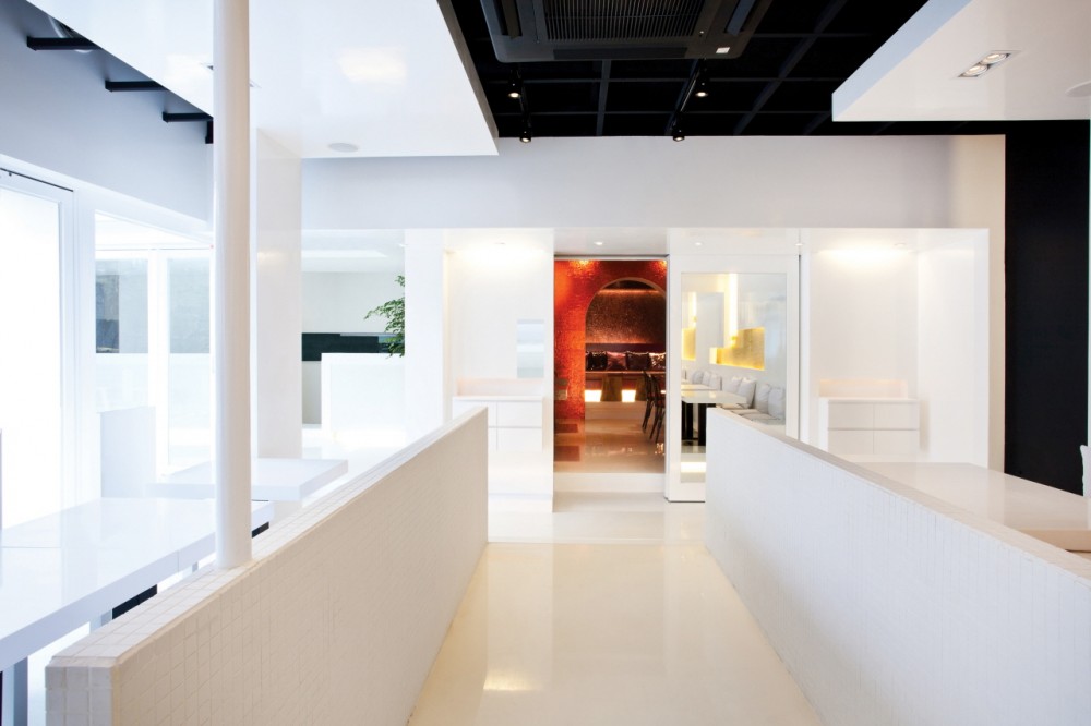 Restaurant La Ville de Pins / BANG by MIN