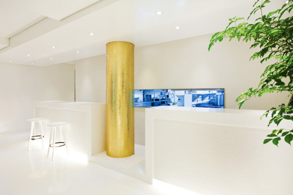 Restaurant La Ville de Pins / BANG by MIN