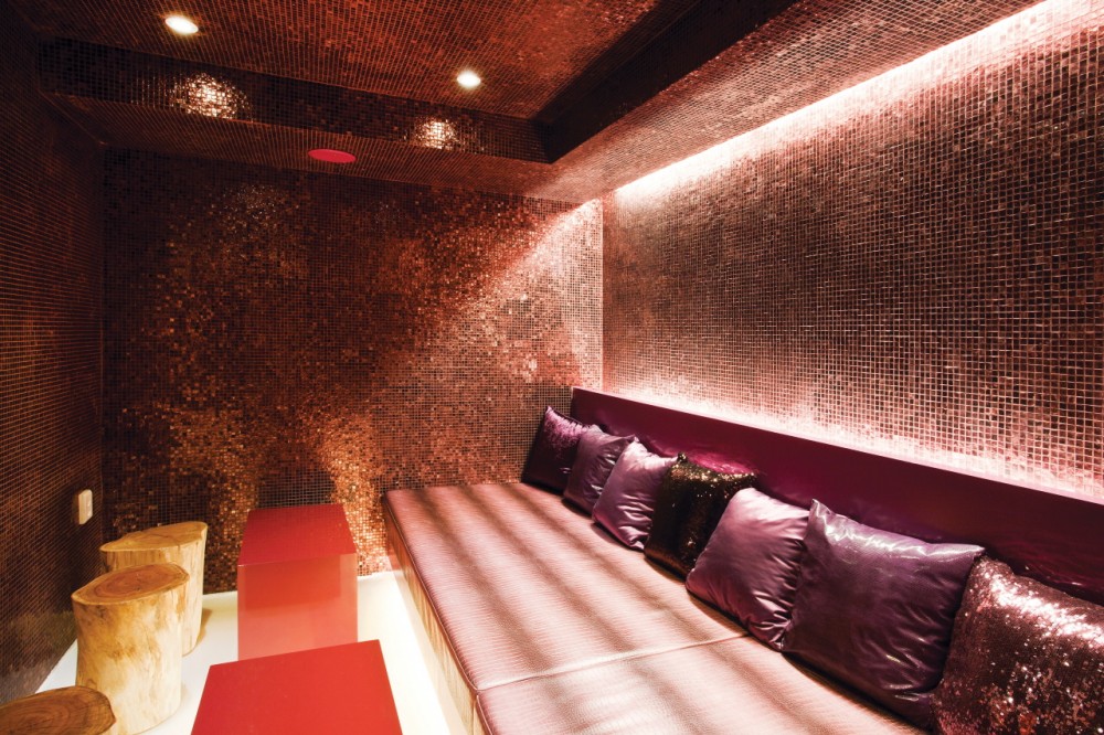 Restaurant La Ville de Pins / BANG by MIN
