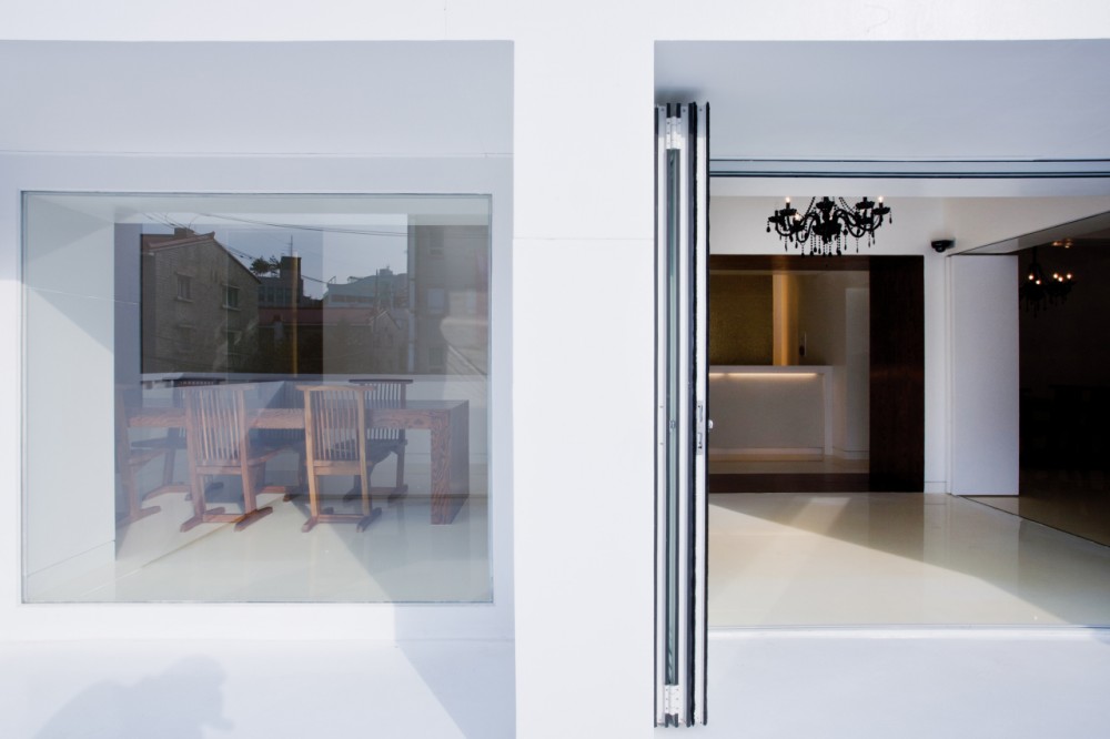 Restaurant La Ville de Pins / BANG by MIN