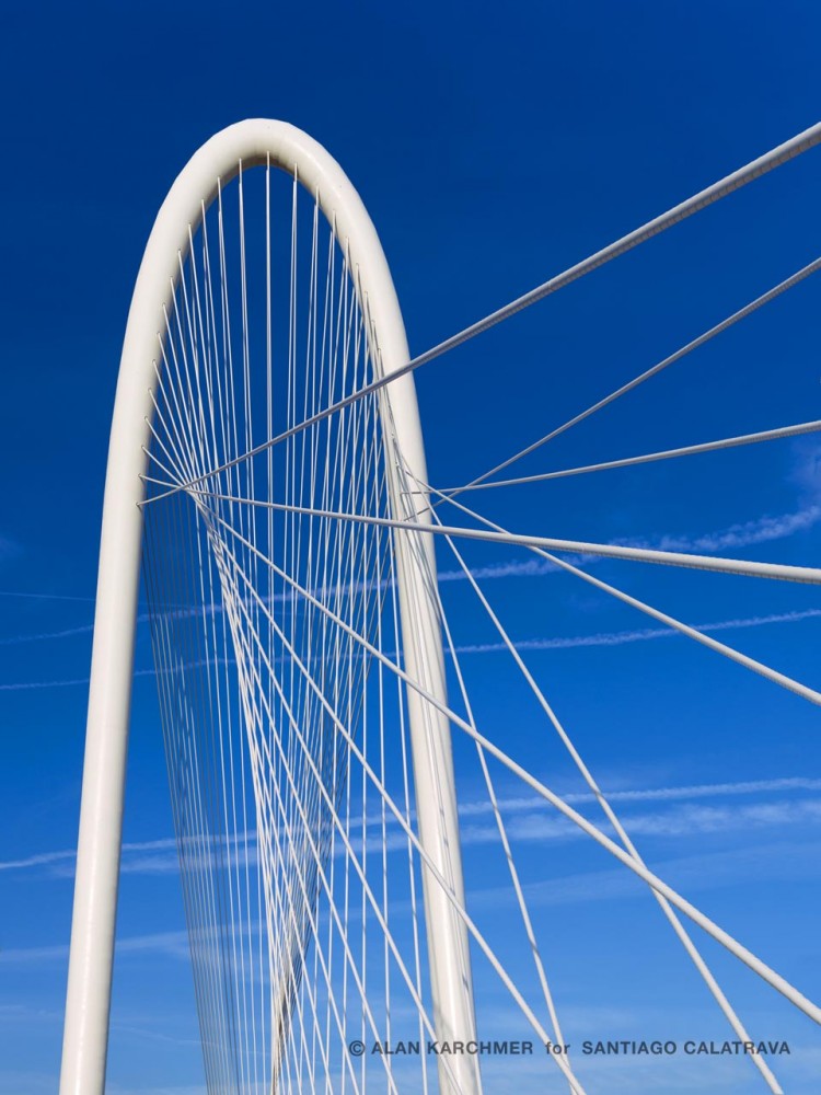 Margaret Hunt Hill Bridge / Santiago Calatrava