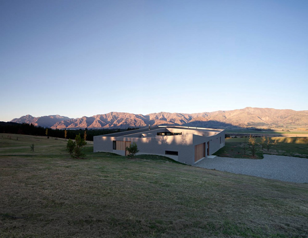 Lake Hawea Courtyard House / Glamuzina Paterson Architects