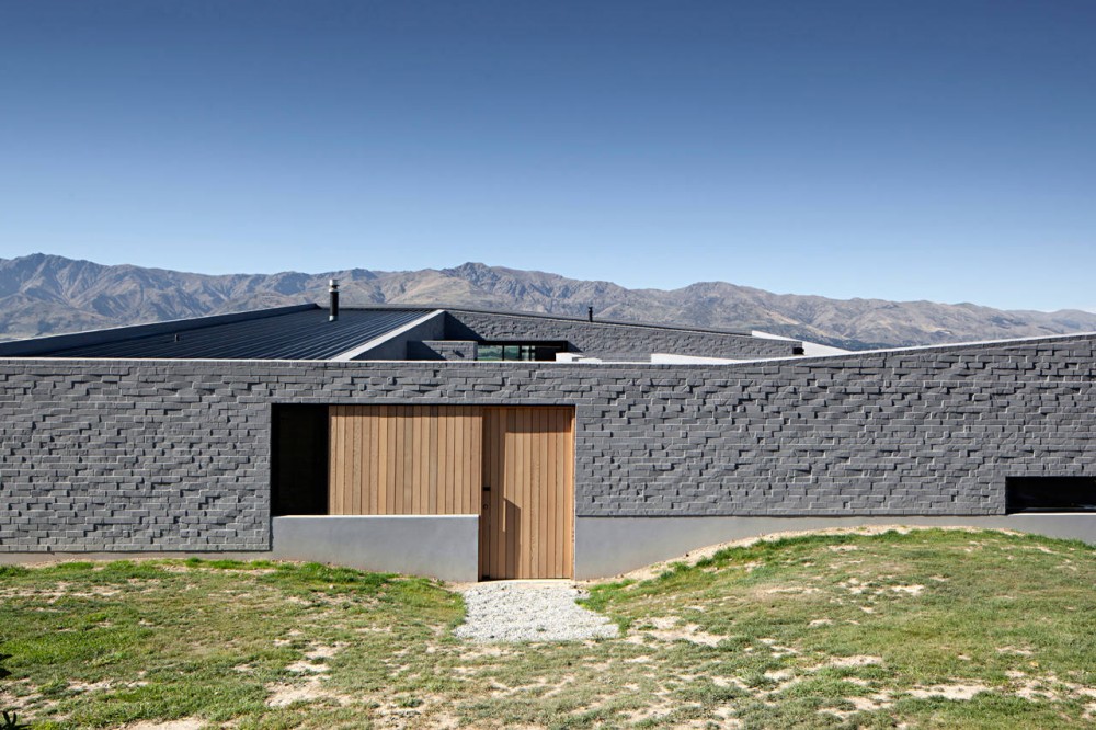 Lake Hawea Courtyard House / Glamuzina Paterson Architects