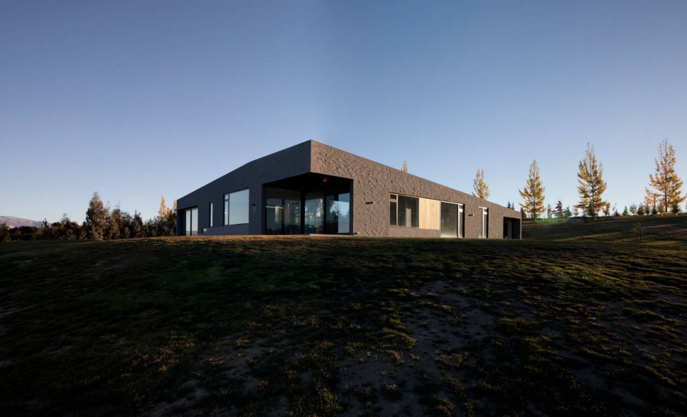 Lake Hawea Courtyard House / Glamuzina Paterson Architects