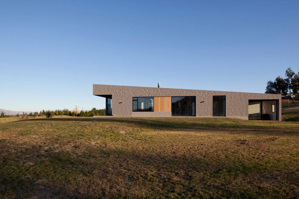 Lake Hawea Courtyard House / Glamuzina Paterson Architects