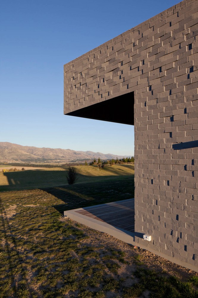 Lake Hawea Courtyard House / Glamuzina Paterson Architects