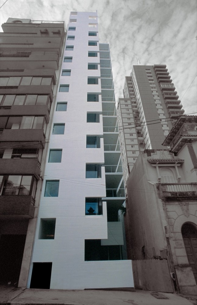 Flashback: Residential Building in Rosario / Rafael Iglesia