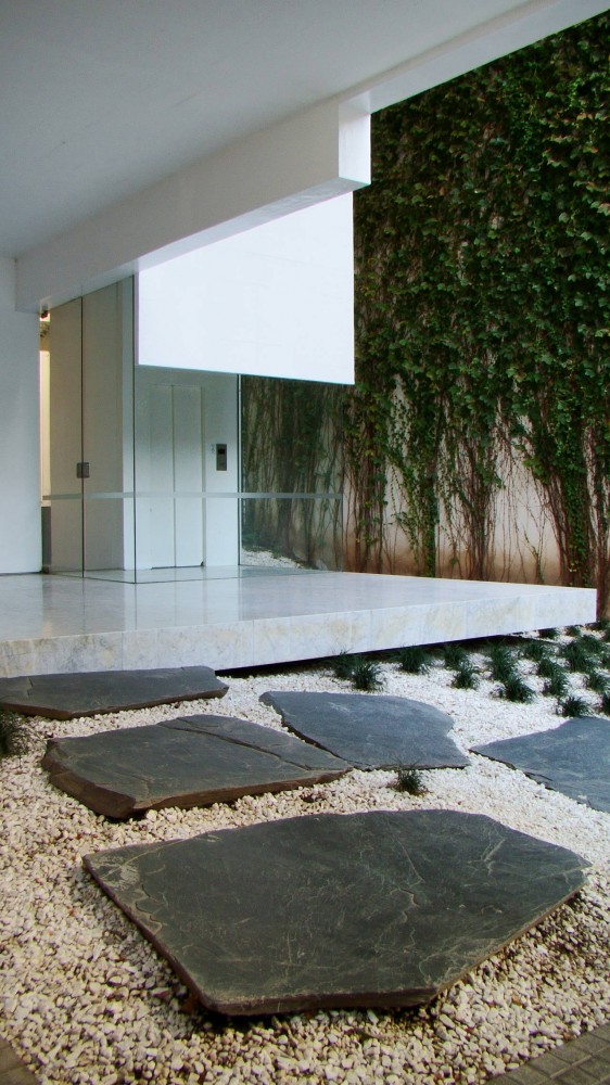 Flashback: Residential Building in Rosario / Rafael Iglesia