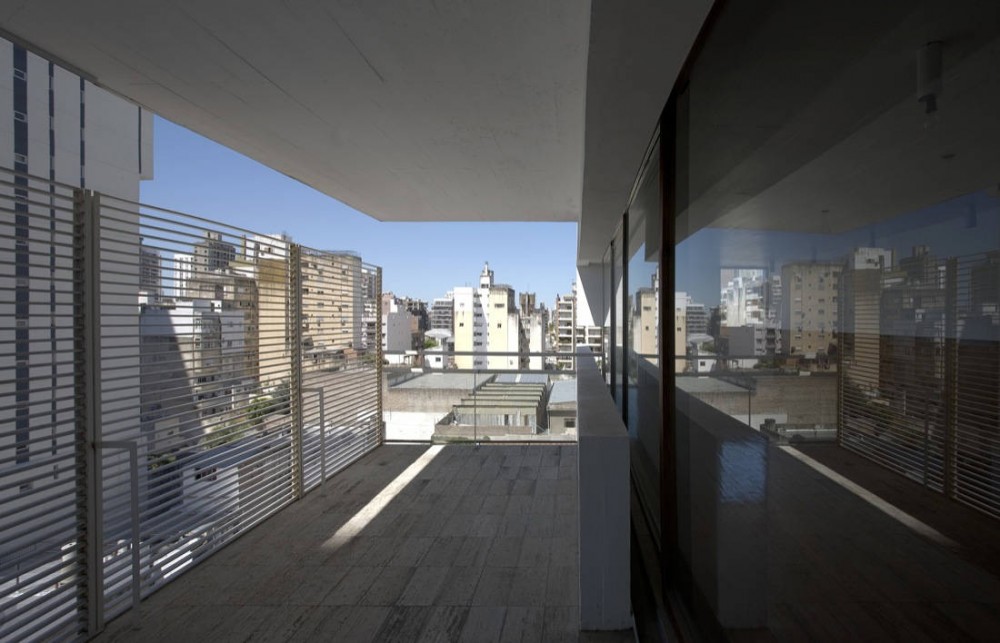 Flashback: Residential Building in Rosario / Rafael Iglesia