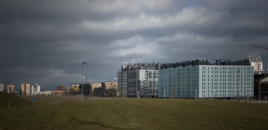 Housing Units in Salburúa / Roberto Ercilla Arquitectura