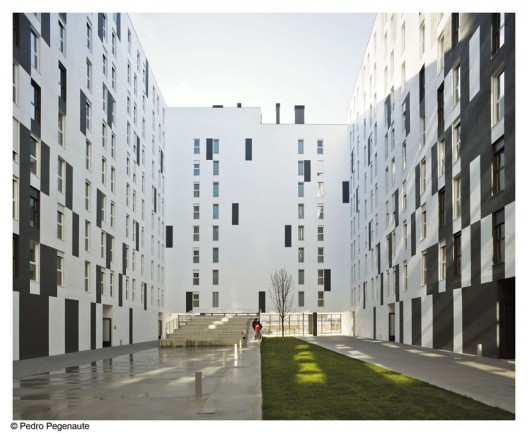 Housing Units in Salburúa / Roberto Ercilla Arquitectura