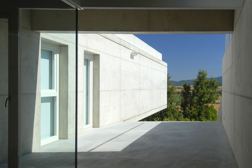 Dwelling Etura / Roberto Ercilla Arquitectura