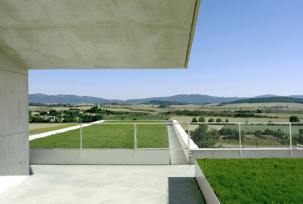 Dwelling Etura / Roberto Ercilla Arquitectura