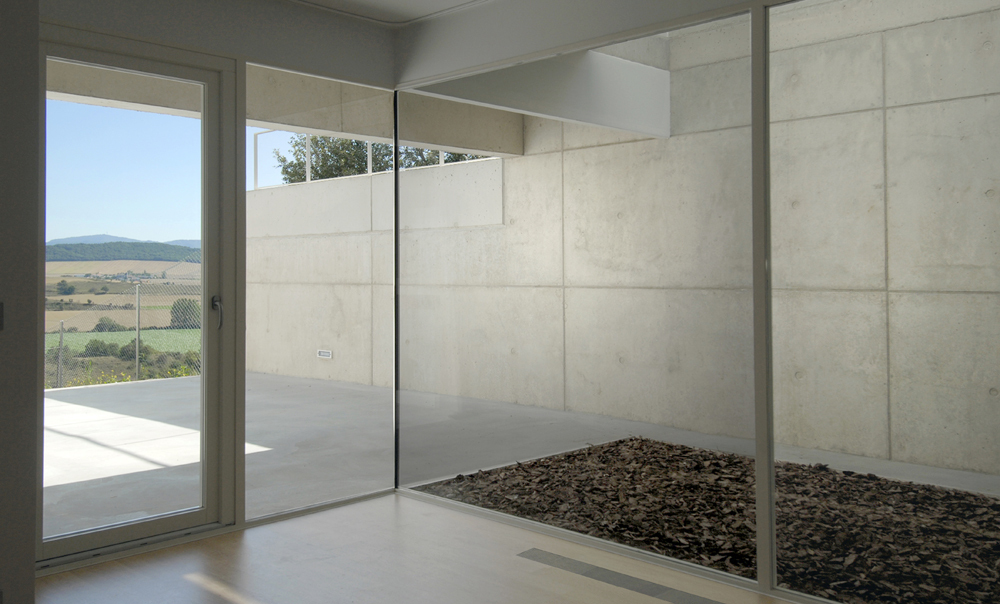 Dwelling Etura / Roberto Ercilla Arquitectura