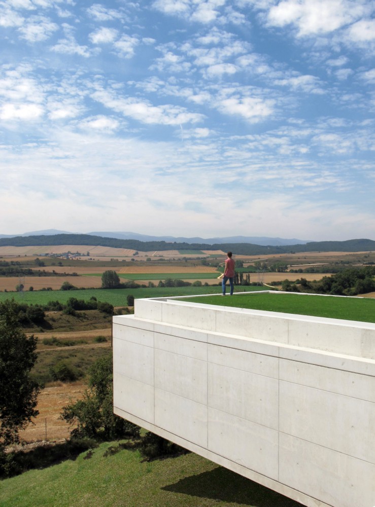 Dwelling Etura / Roberto Ercilla Arquitectura