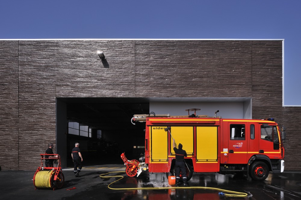 Sapeurs Pompiers de la Baule-Guerande / DDL architectes + Lorient - Agence Bohuon Bertic Architectes © Patrick Miara