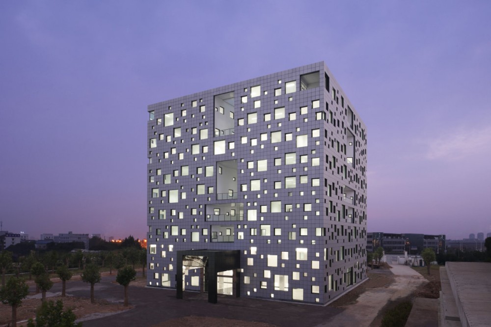 Cube Tube in Jinhua / SAKO Architects