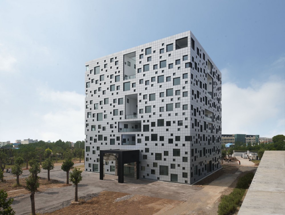 Cube Tube in Jinhua / SAKO Architects