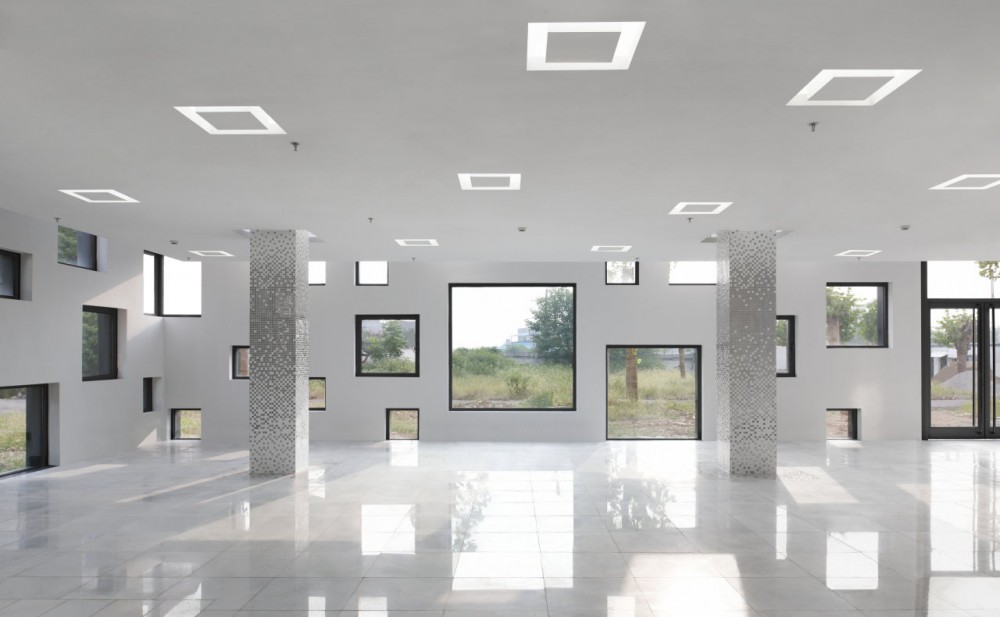 Cube Tube in Jinhua / SAKO Architects