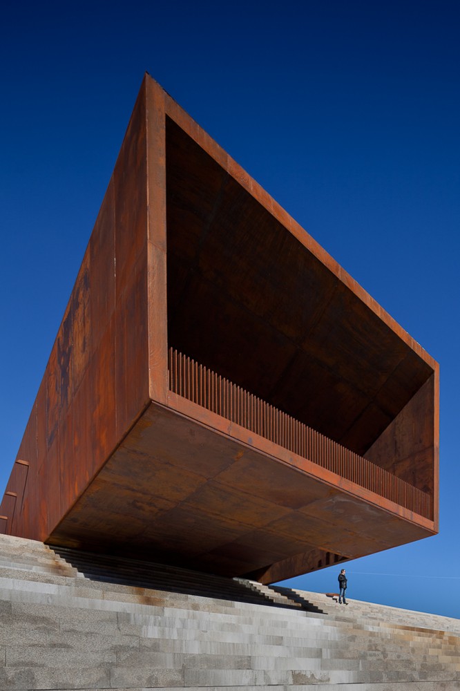 Lamego Multi Purpose Pavillion / Barbosa & Guimarães (18) © Jose Campos