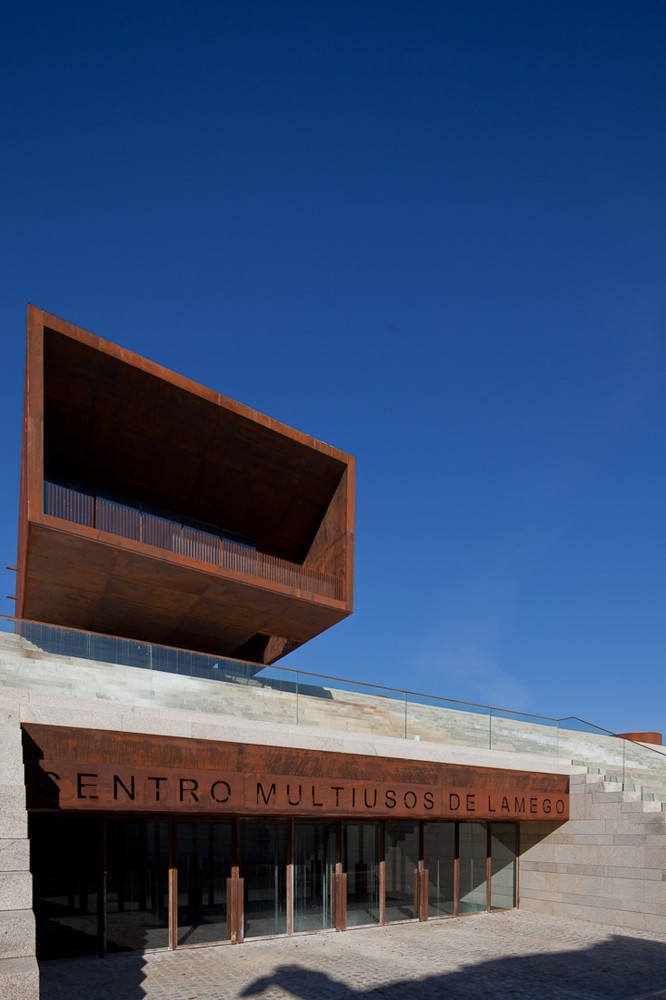 Lamego Multi Purpose Pavillion / Barbosa & Guimarães (16) © Jose Campos