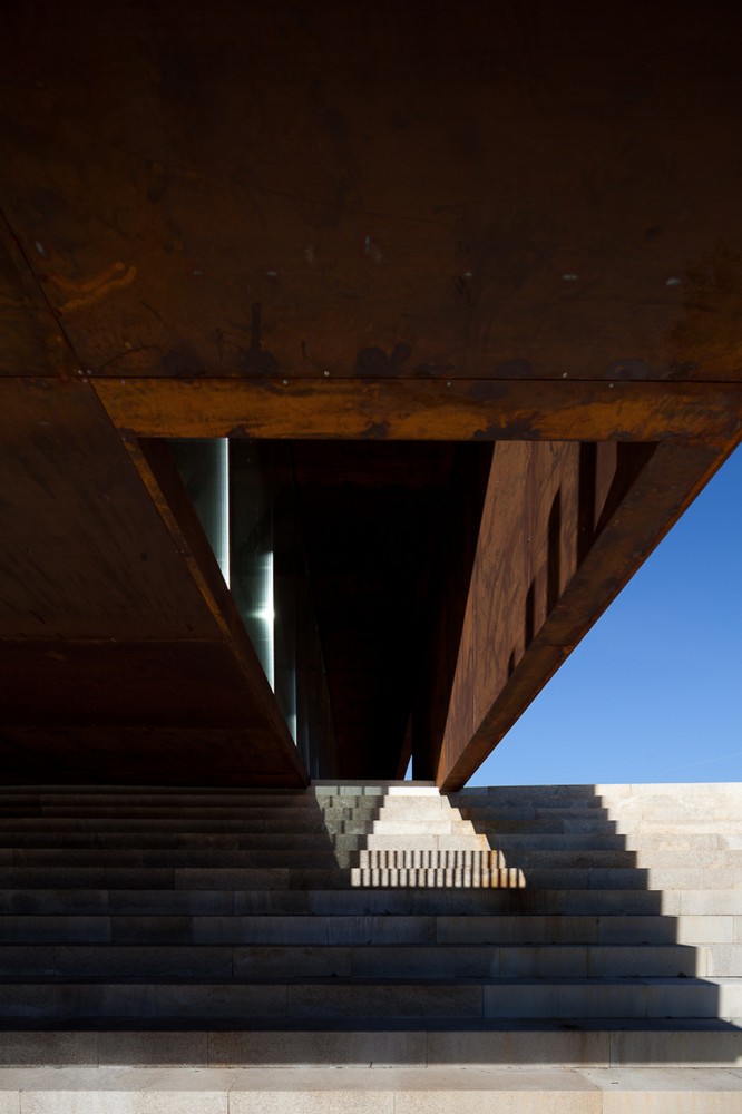 Lamego Multi Purpose Pavillion / Barbosa & Guimarães (14) © Jose Campos