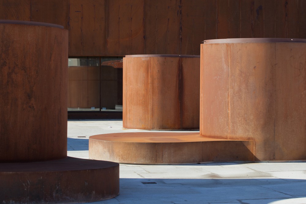 Lamego Multi Purpose Pavillion / Barbosa & Guimarães (13) © Jose Campos