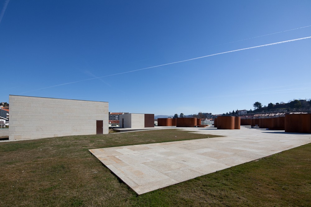 Lamego Multi Purpose Pavillion / Barbosa & Guimarães (12) © Jose Campos