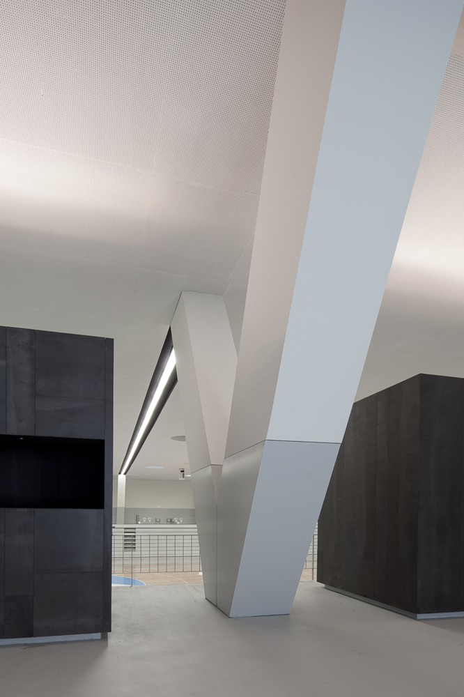 Lamego Multi Purpose Pavillion / Barbosa & Guimarães (6) © Jose Campos