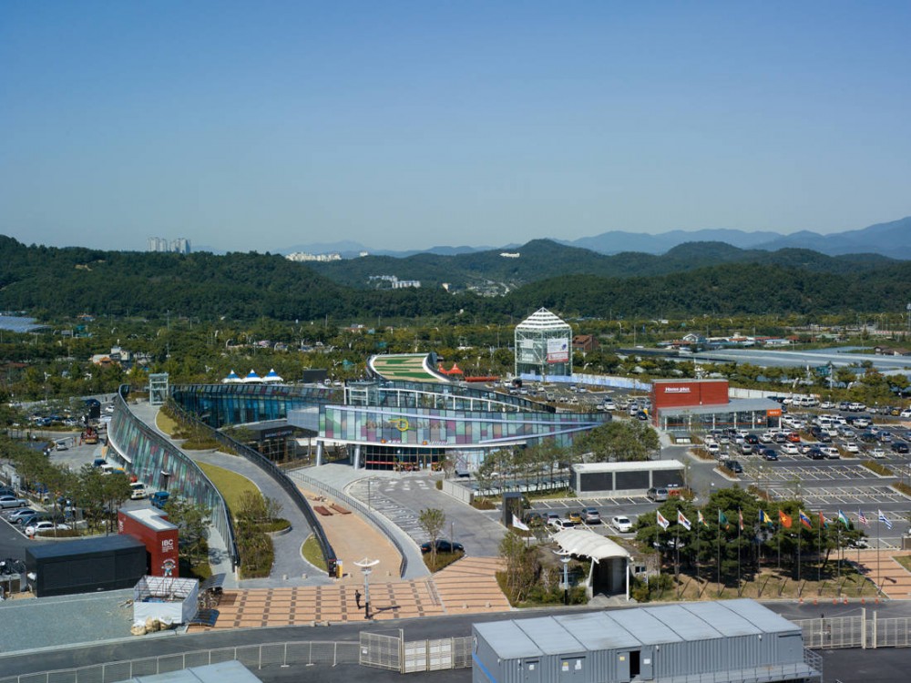 Daegu Color Square Stadium Mall / Jerde