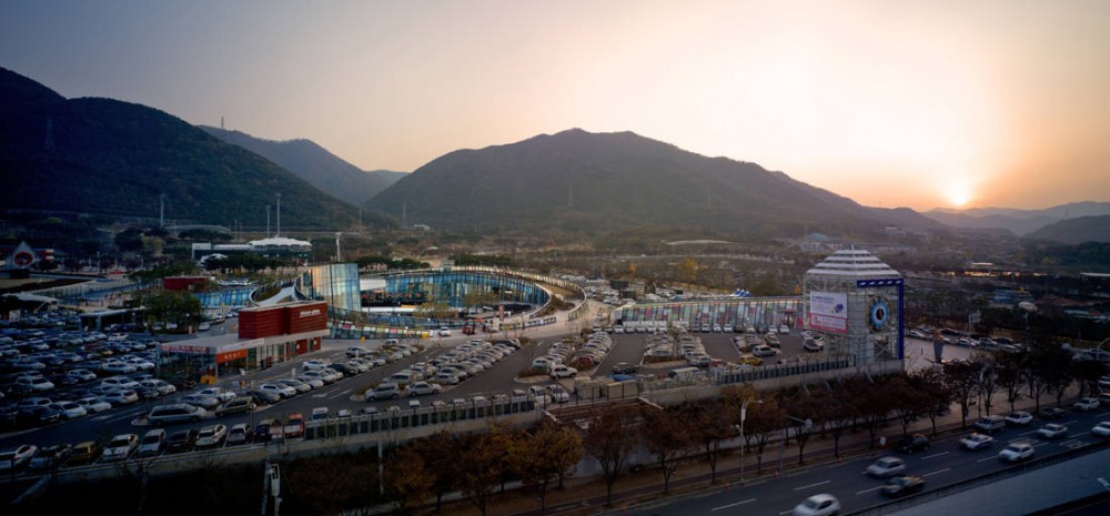 Daegu Color Square Stadium Mall / Jerde