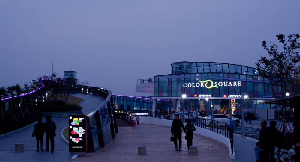 Daegu Color Square Stadium Mall / Jerde