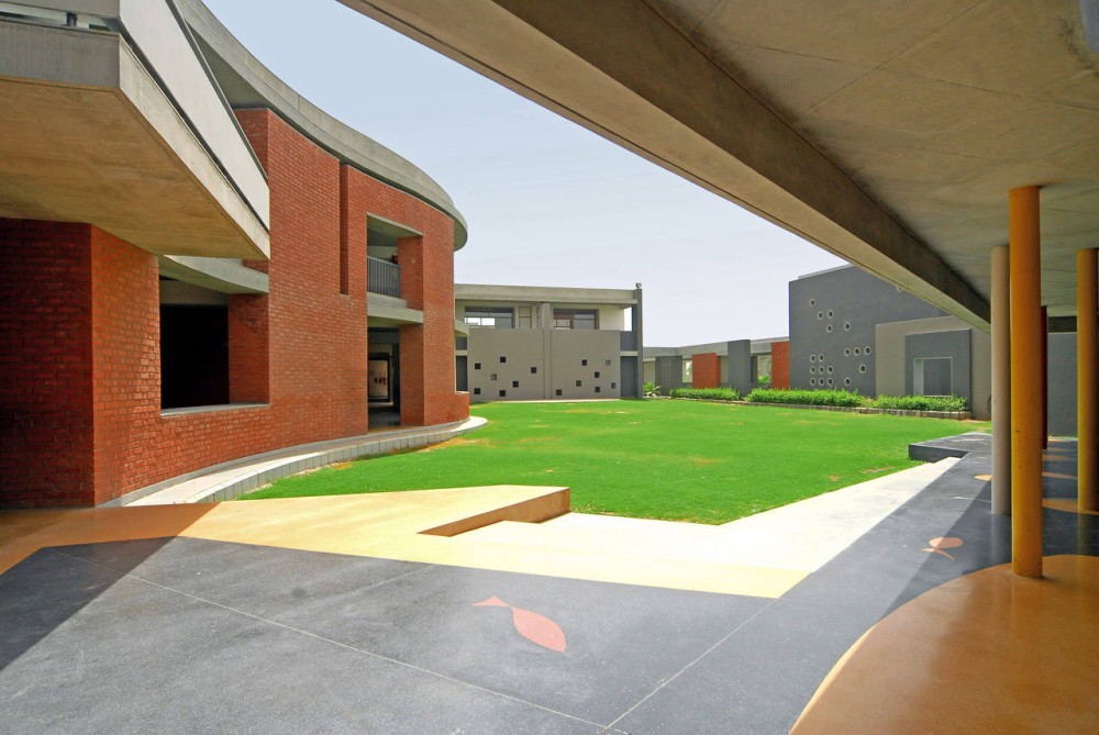 Adani Vidyamandir / Apurva Amin Architects