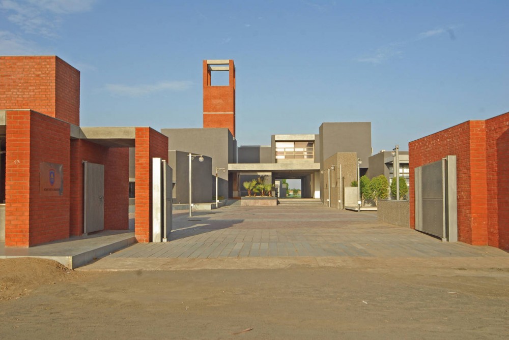 Adani Vidyamandir / Apurva Amin Architects